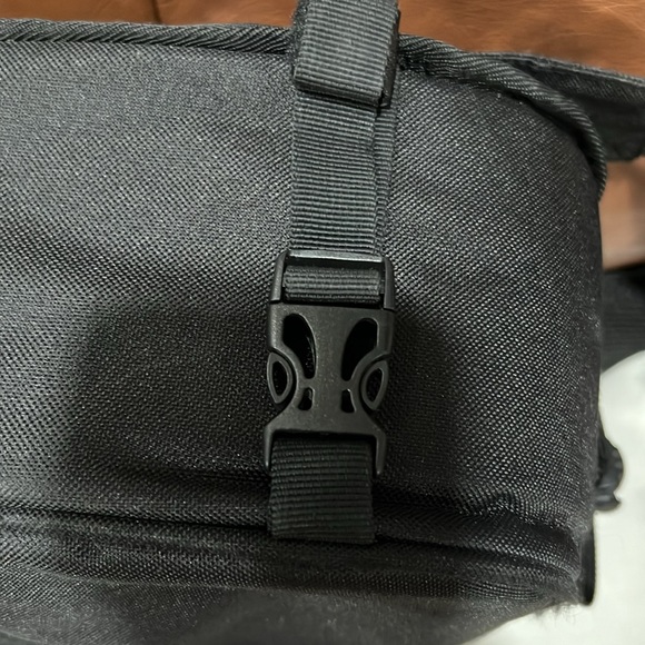 CADEN SLING CAMERA BAG - Picture 9 of 10